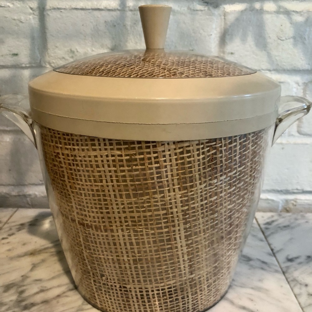 Retro 1960’s RAFFIA WARE Melamine Insulated Ice Bucket. Signature Burlap. NICE!!